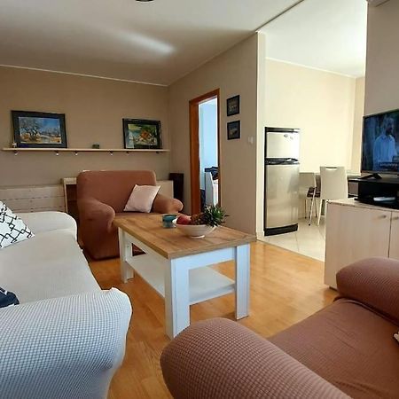 Apartman Ana Pula - Calm, Free Parking, Close To Center Dış mekan fotoğraf