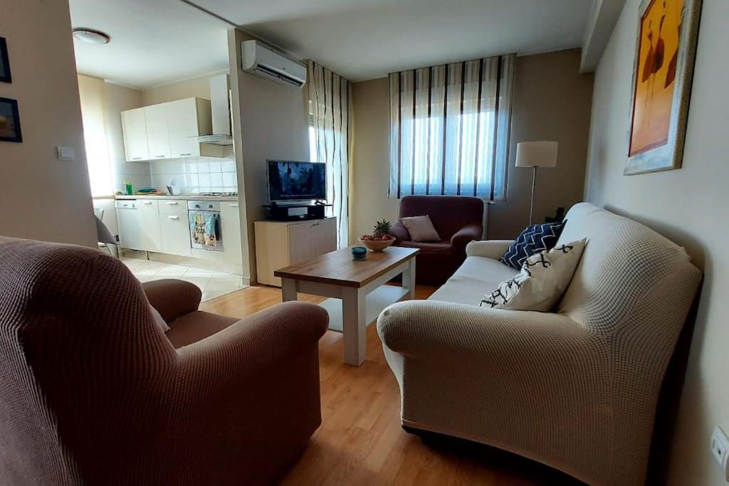 Apartman Ana Pula - Calm, Free Parking, Close To Center Dış mekan fotoğraf